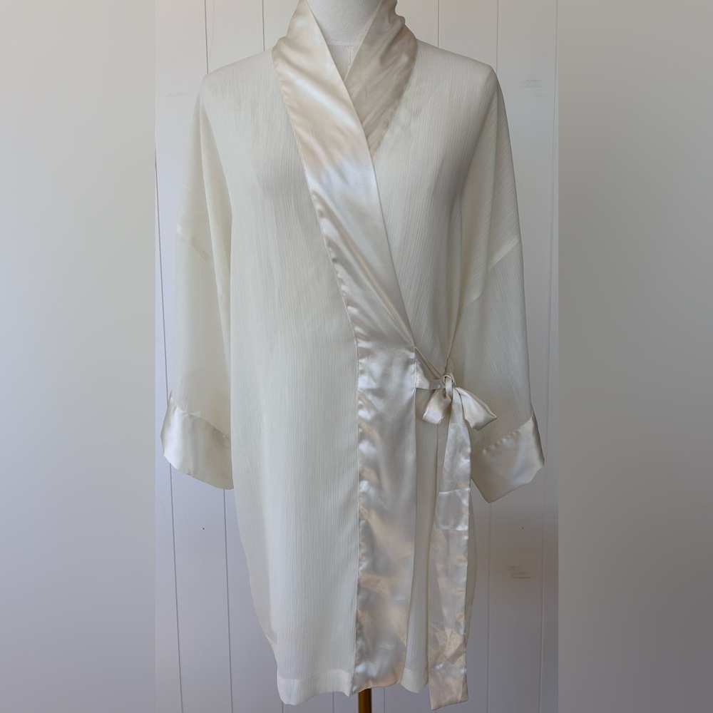 Victoria’s Secret Gold Label Gauzy Satin Trimmed Wrap Robe OS